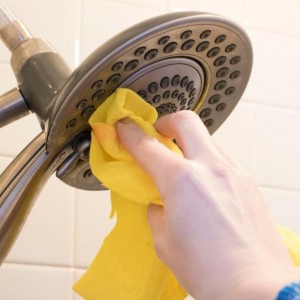 Cách bảo quản và bảo dưỡng vòi tắm nóng lạnh để kéo dài tuổi thọ