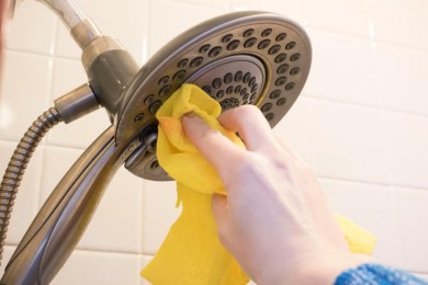 Cách bảo quản và bảo dưỡng vòi tắm nóng lạnh để kéo dài tuổi thọ